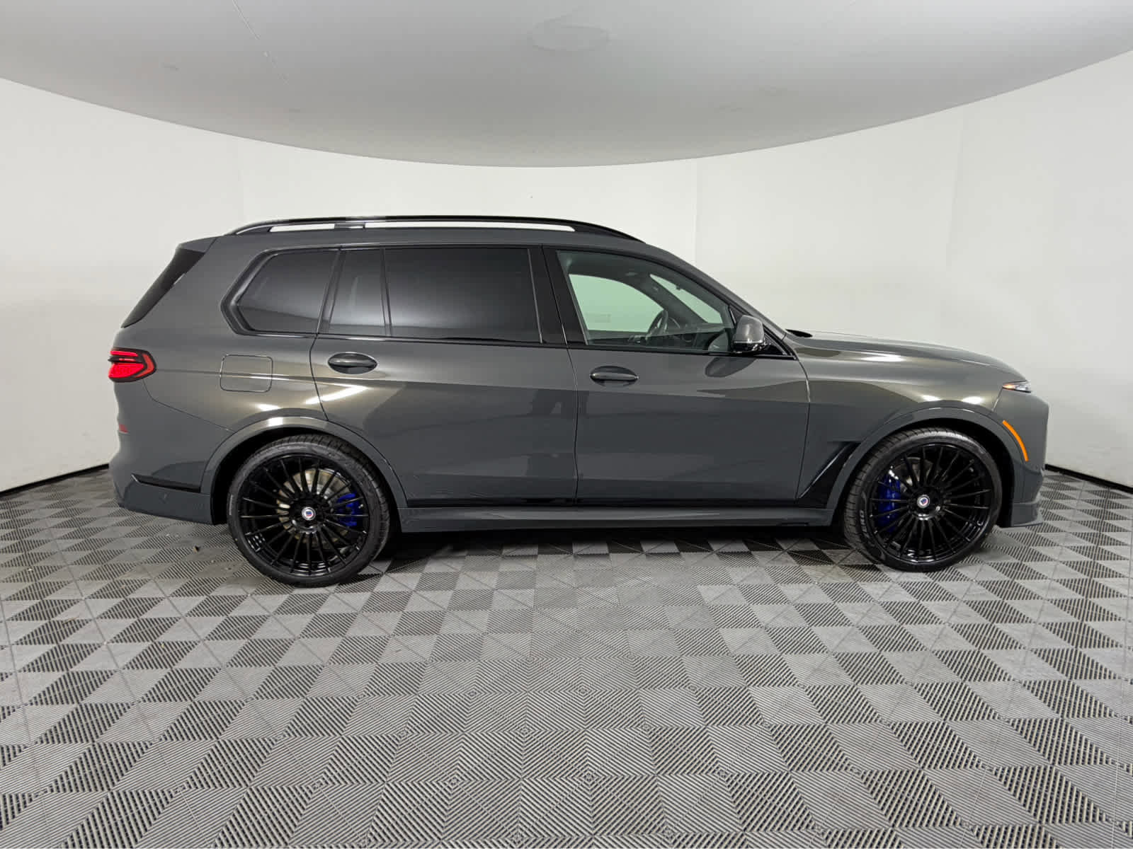 New 2026 BMW ALPINA XB7 image 3