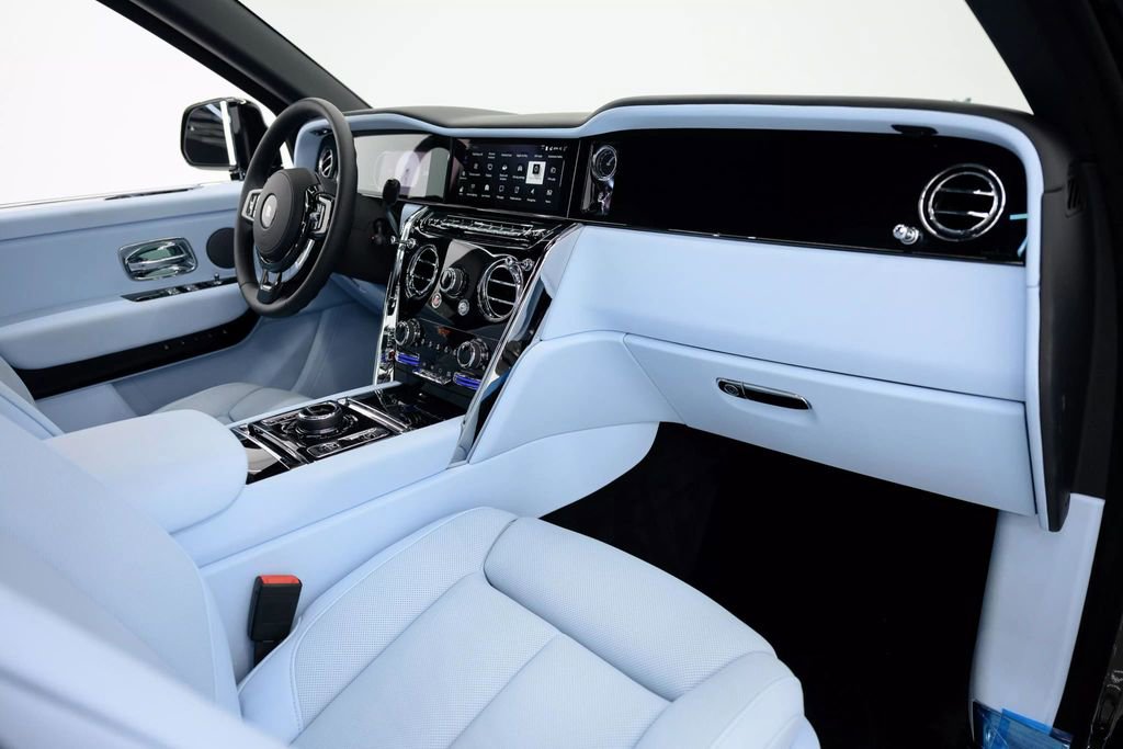 Used 2025 Rolls-Royce Cullinan AWD/4WD image 48