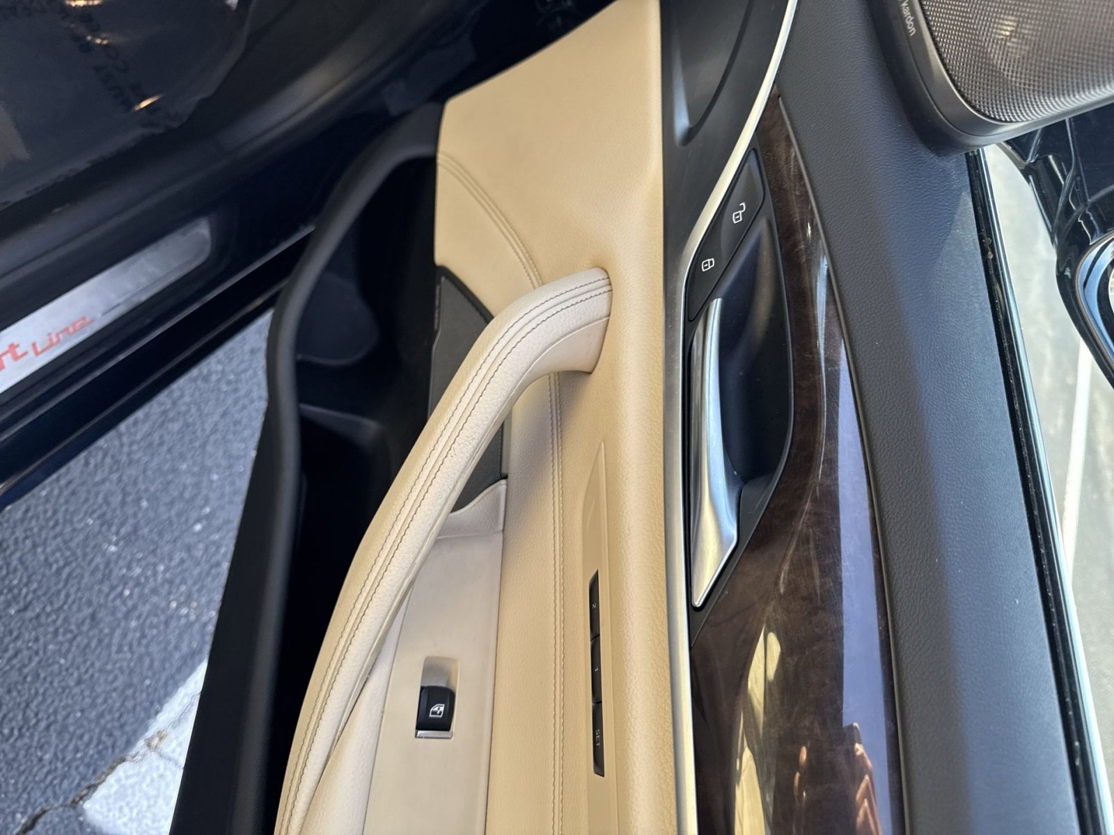 Used 2020 BMW 530e xDrive w/ Premium Package image 35