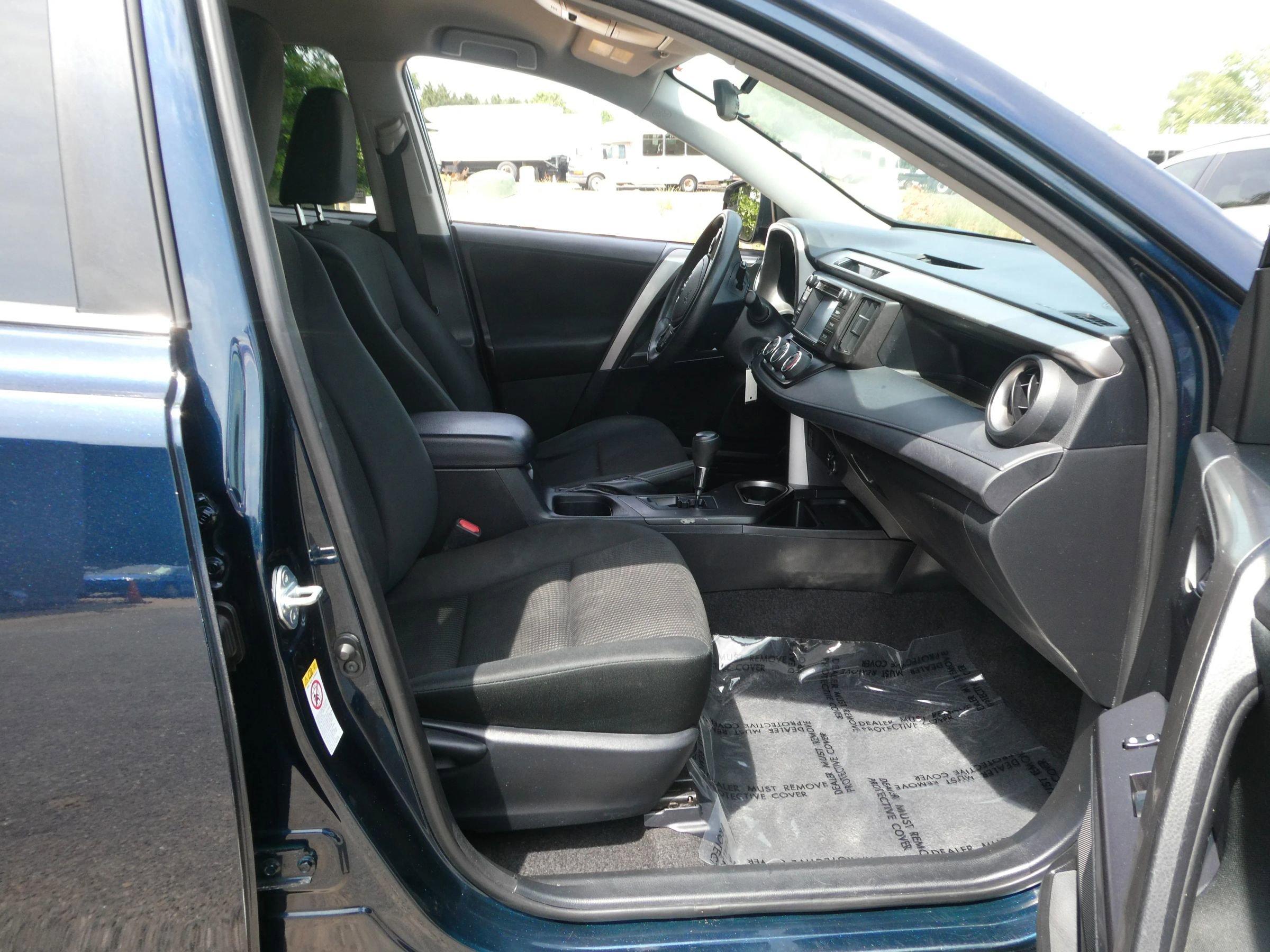 Used 2018 Toyota RAV4 LE AWD/4WD image 23