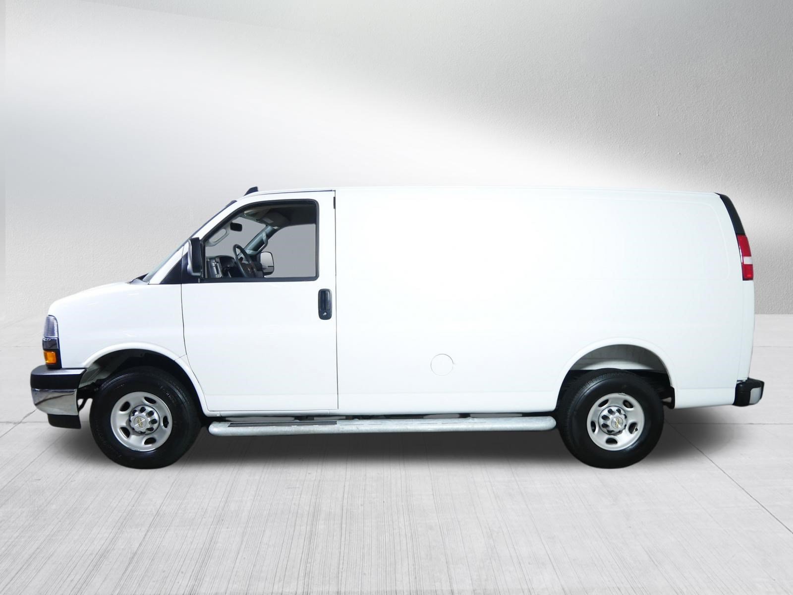 Used 2025 Chevrolet Express 2500 w/ Driver Convenience Package RWD image 4