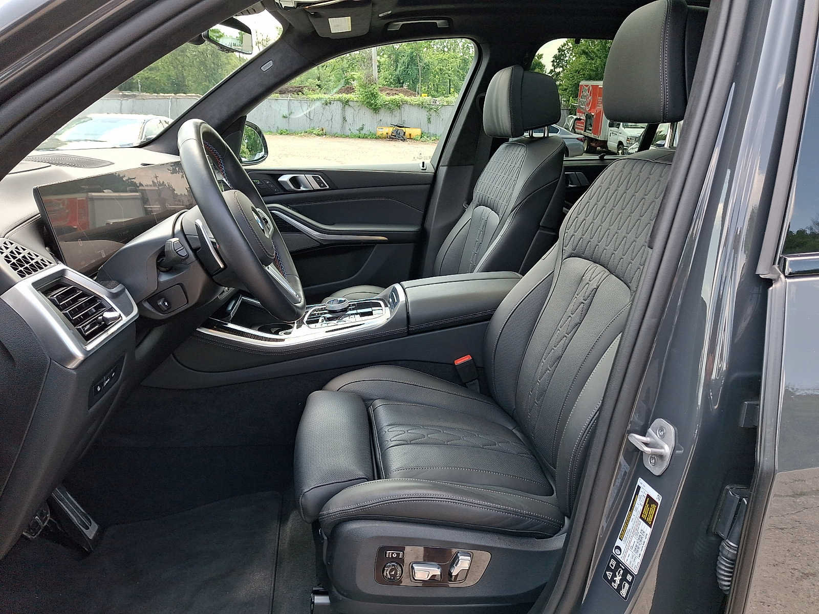 Used 2025 BMW X5 M60i AWD/4WD image 10