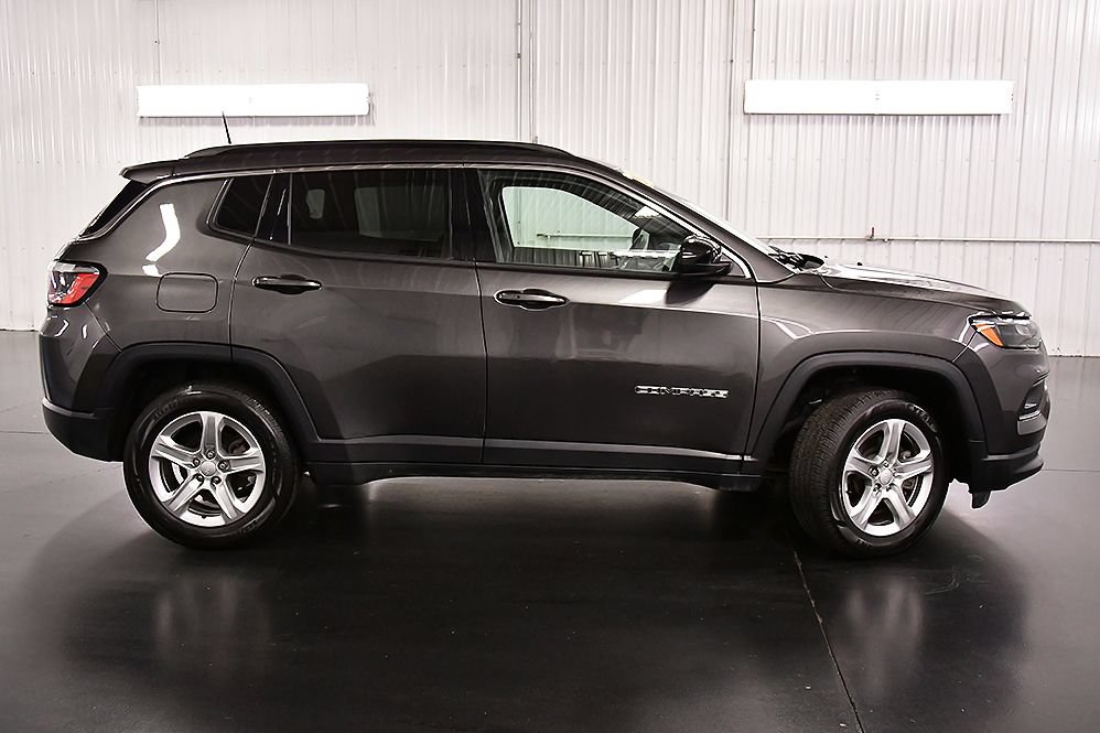 Used 2023 Jeep Compass Latitude w/ Convenience Group AWD/4WD image 8