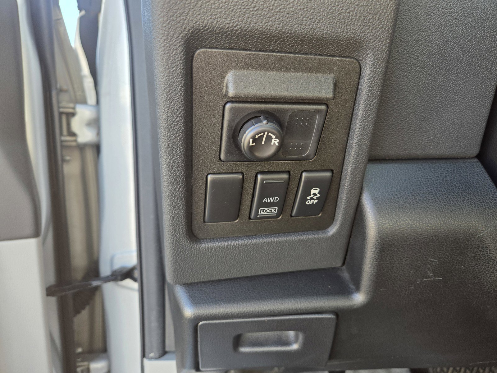 Used 2013 Nissan Rogue SV w/ Premium Pkg AWD/4WD image 15