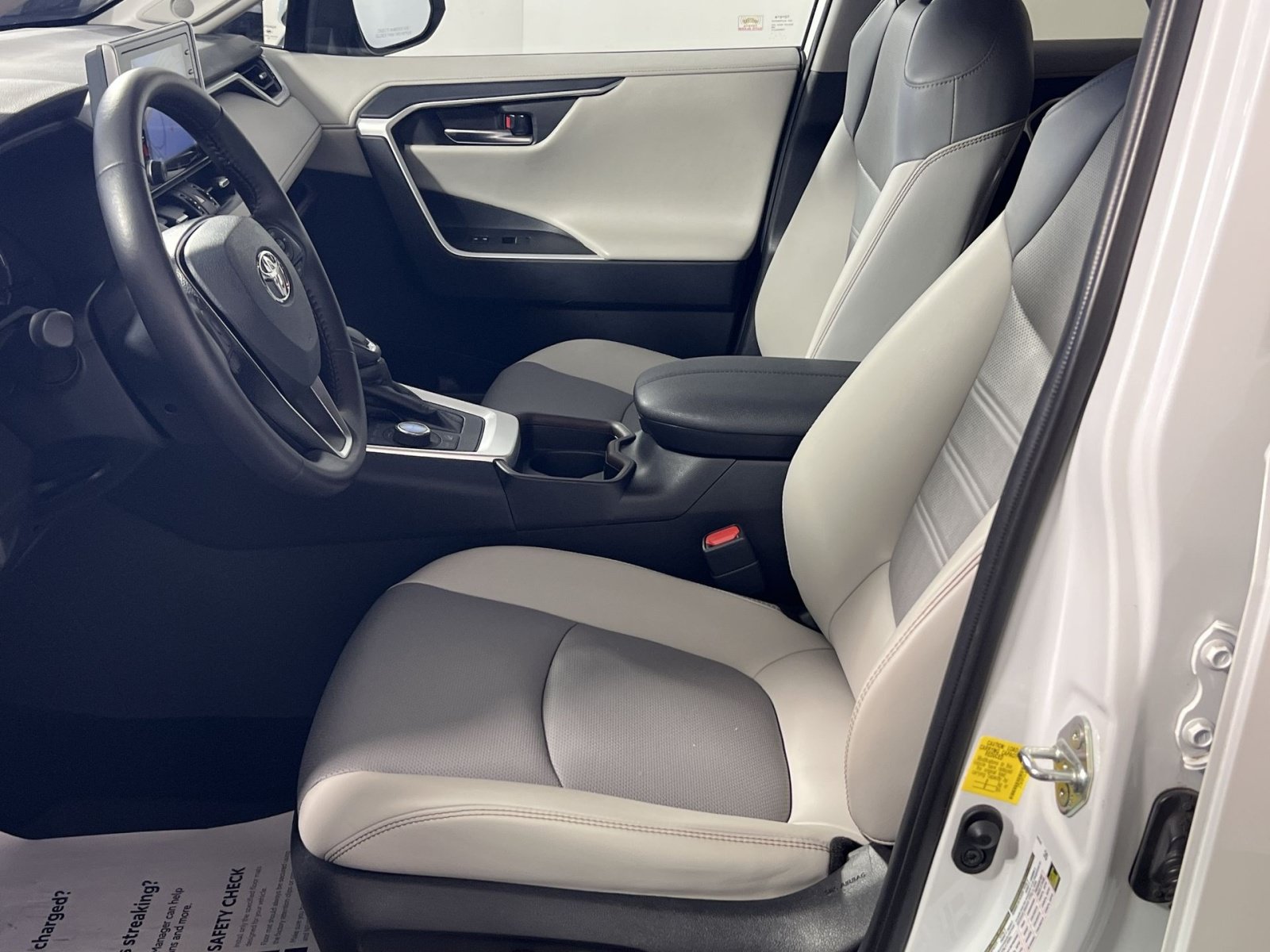 Used 2020 Toyota RAV4 Limited AWD/4WD image 13