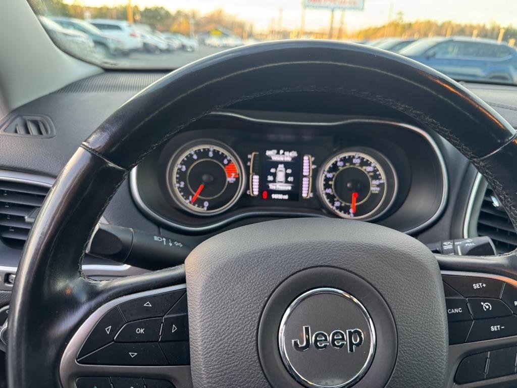 Used 2020 Jeep Cherokee Latitude w/ Cold Weather Group image 14