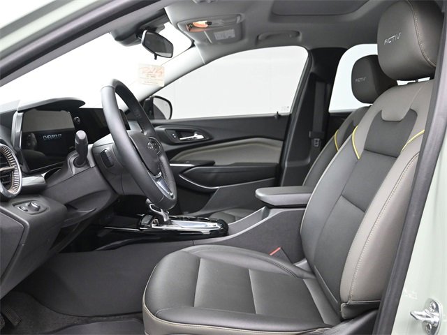 Used 2025 Chevrolet Trax ACTIV w/ Sunroof Package image 9