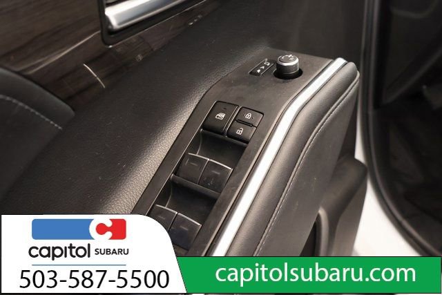 Used 2023 Toyota Highlander Limited image 12