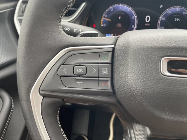 Used 2025 Jeep Grand Cherokee Altitude RWD image 11