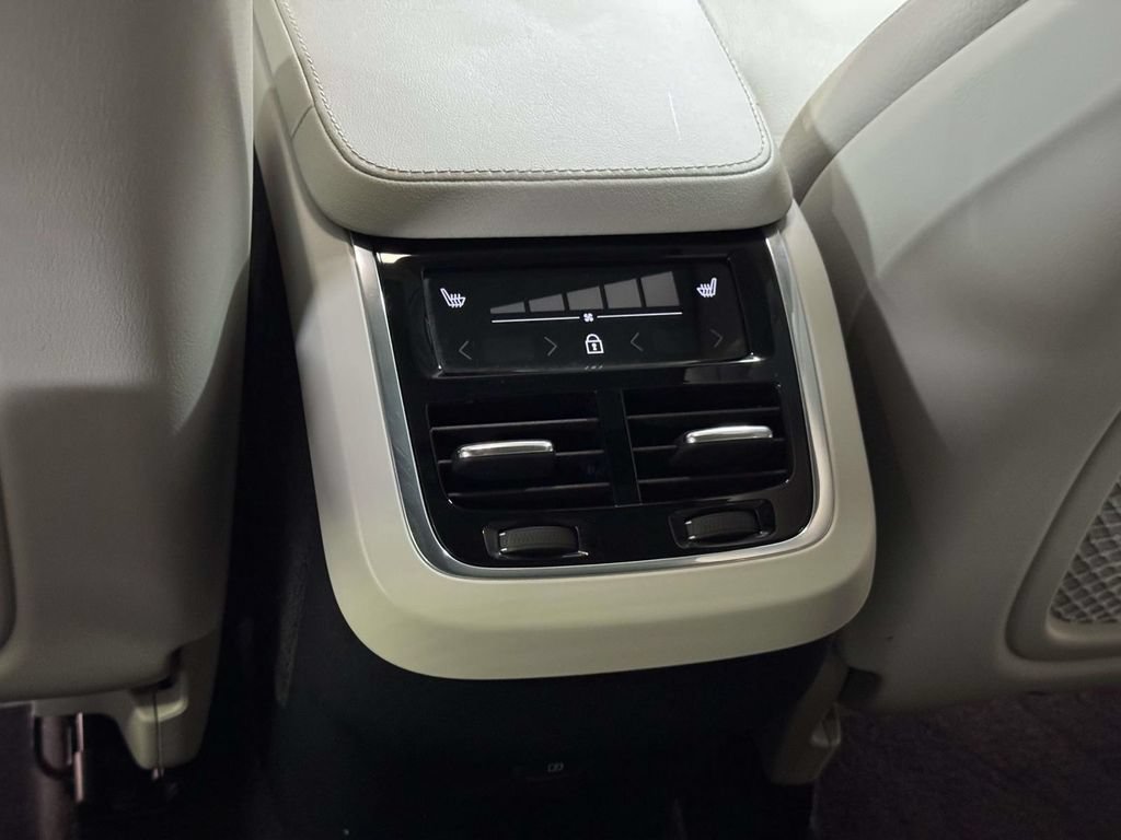 Used 2023 Volvo XC90 B6 Plus AWD/4WD image 15