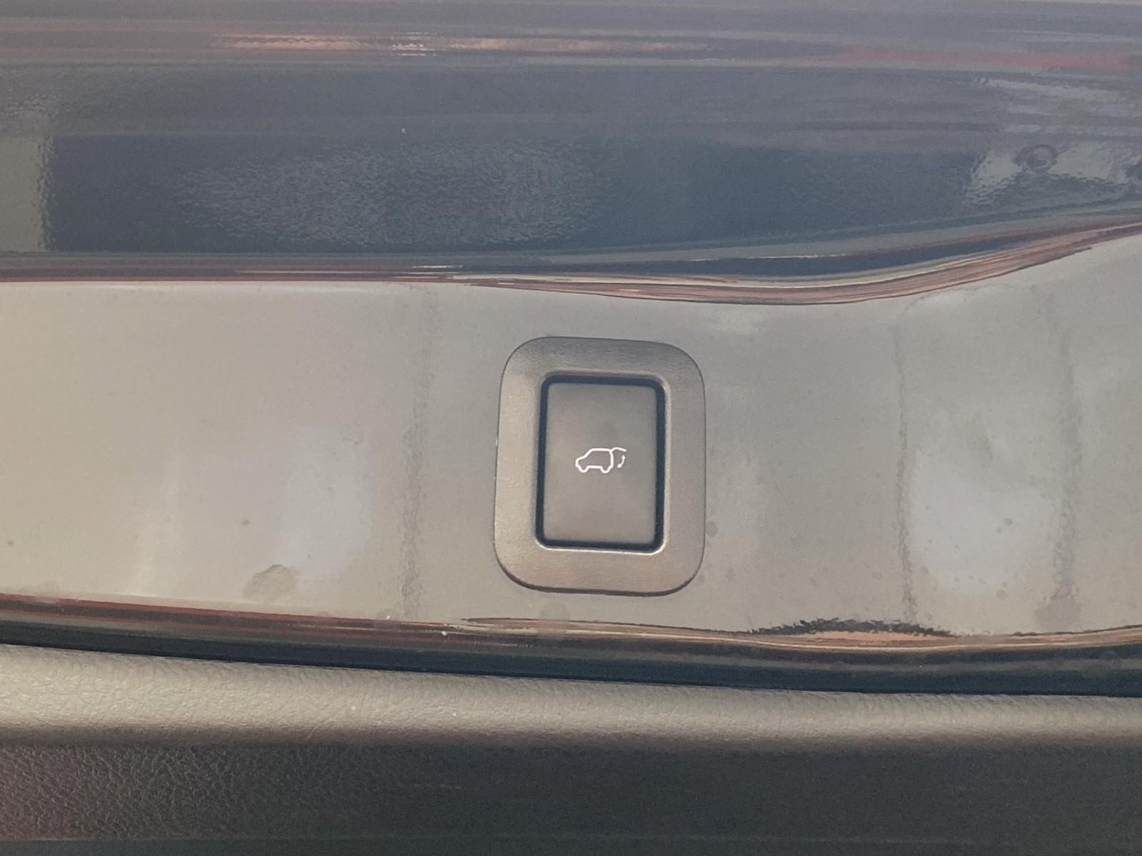 Used 2019 Toyota Highlander XLE AWD/4WD image 17