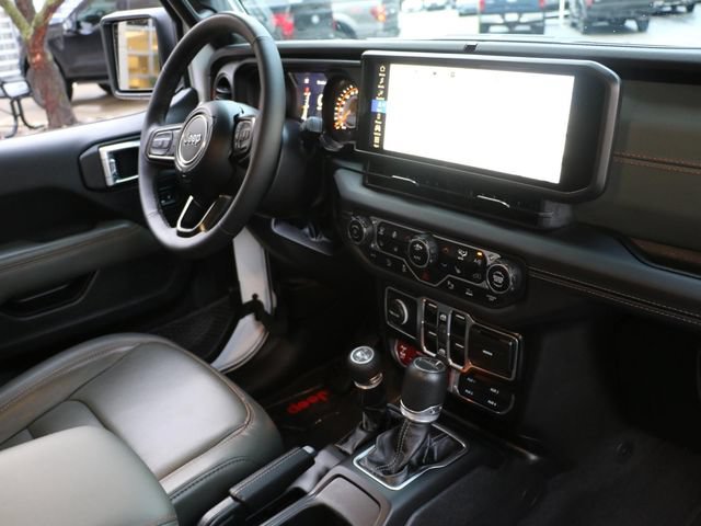 Used 2025 Jeep Gladiator Mojave AWD/4WD image 13