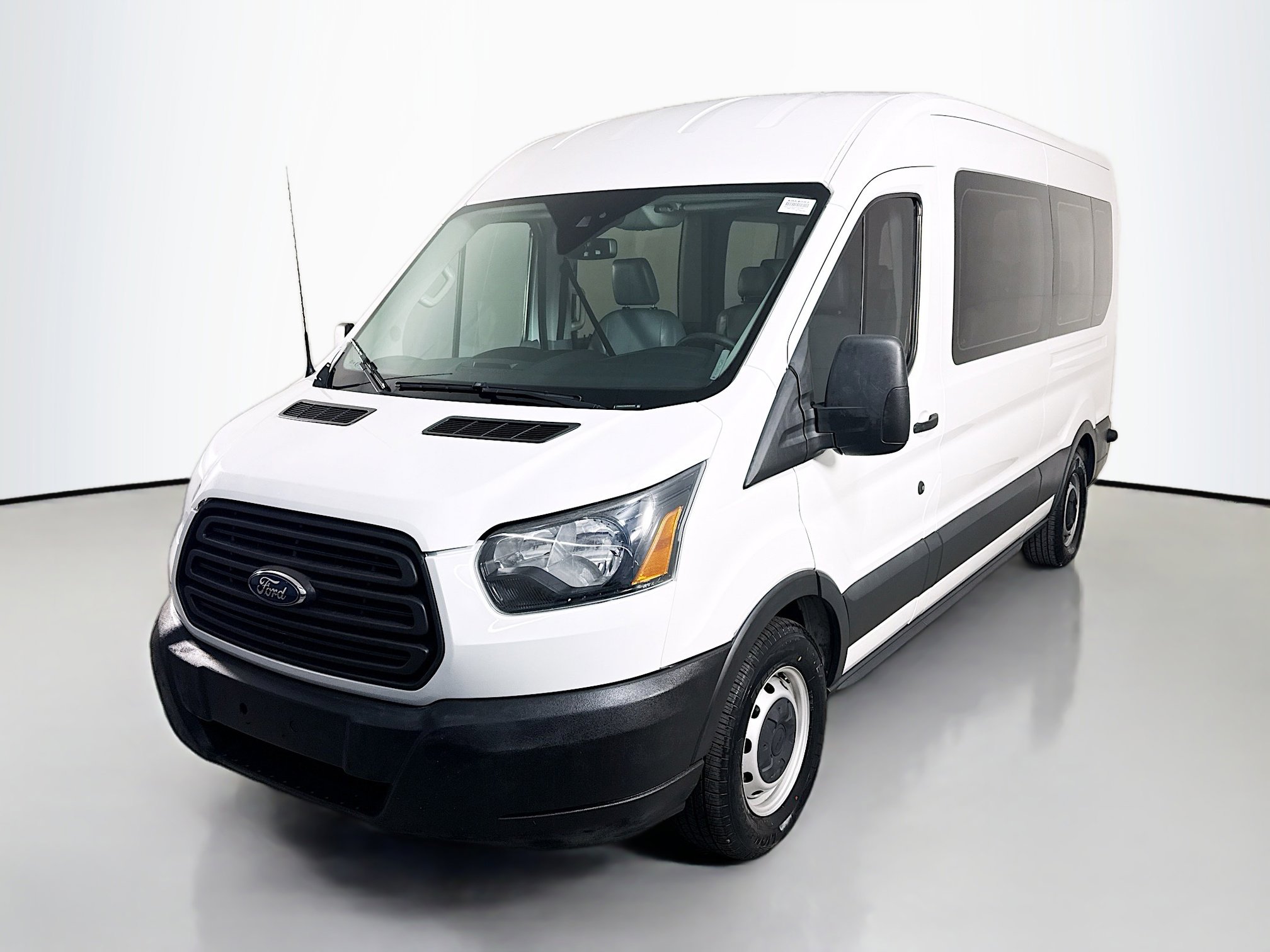 Used 2017 Ford Transit 350 XL image 4