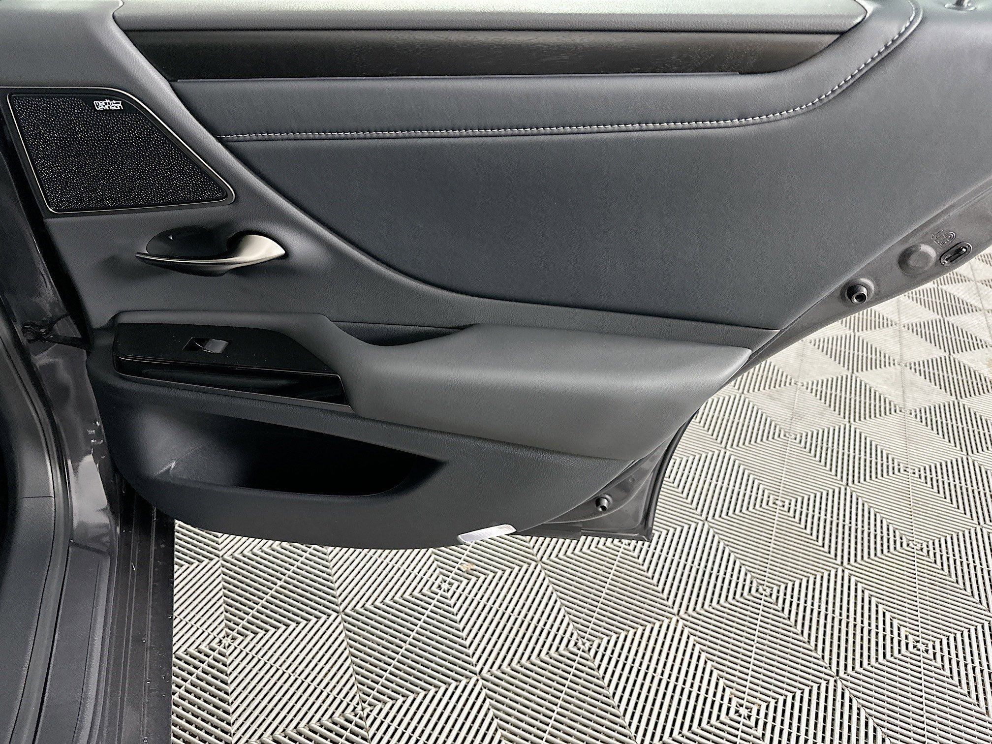 New 2025 Lexus ES 300h w/ Luxury Package image 30