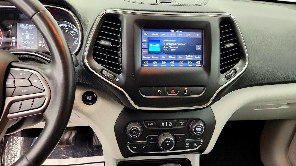 Used 2021 Jeep Cherokee Latitude Plus FWD image 17