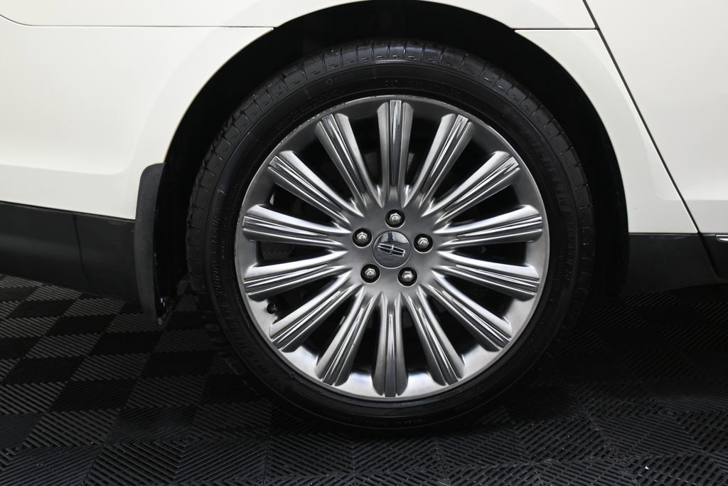 Used 2013 Lincoln MKS AWD image 32