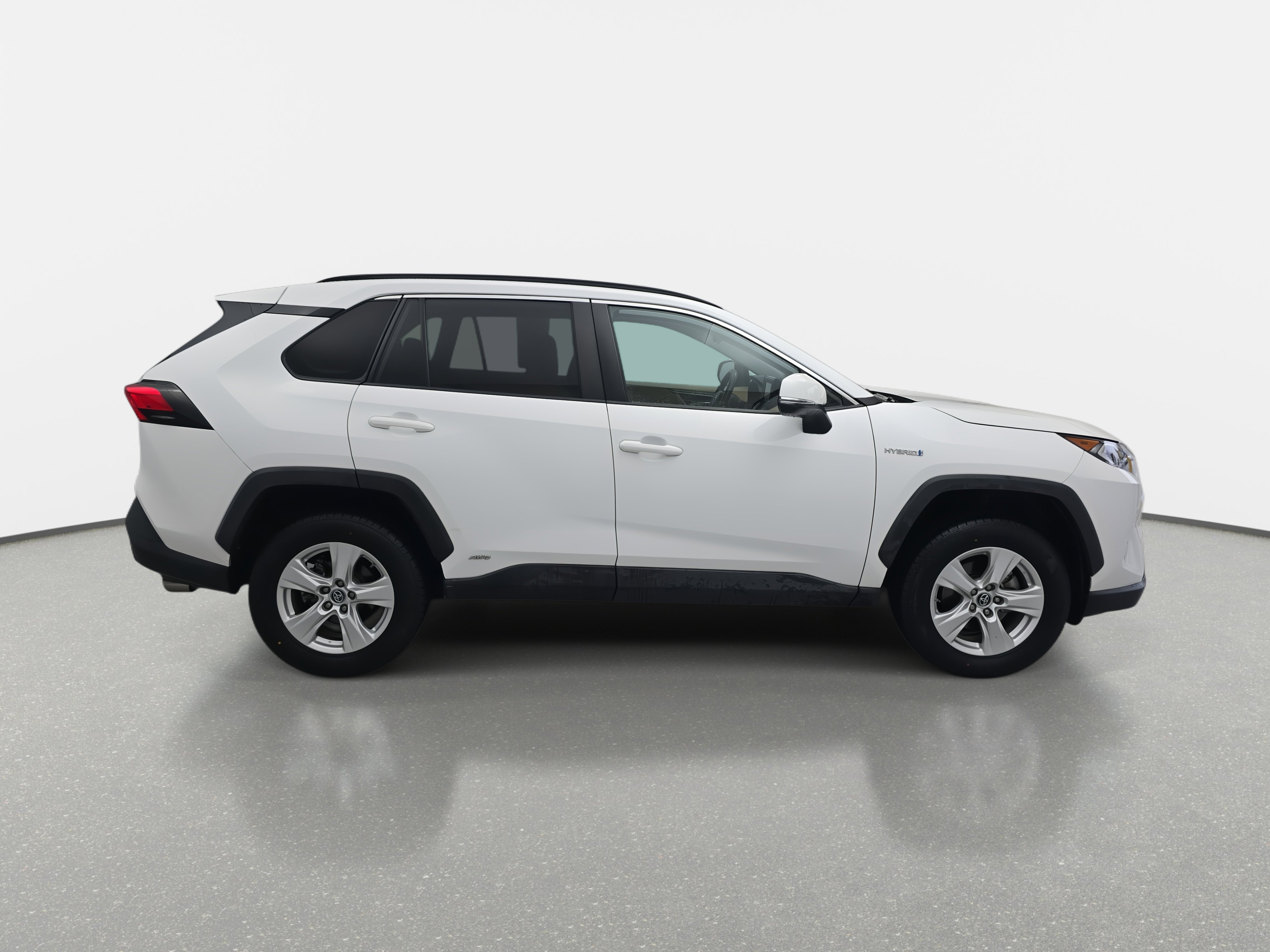 Used 2019 Toyota RAV4 XLE image 4