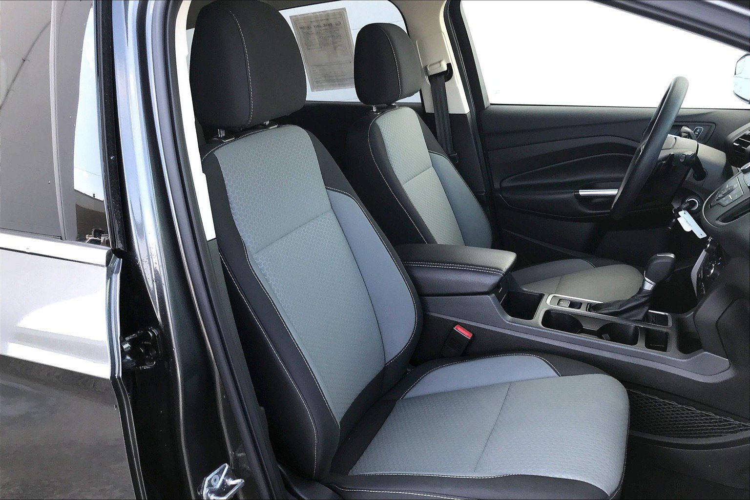 Used 2017 Ford Escape SE FWD image 7