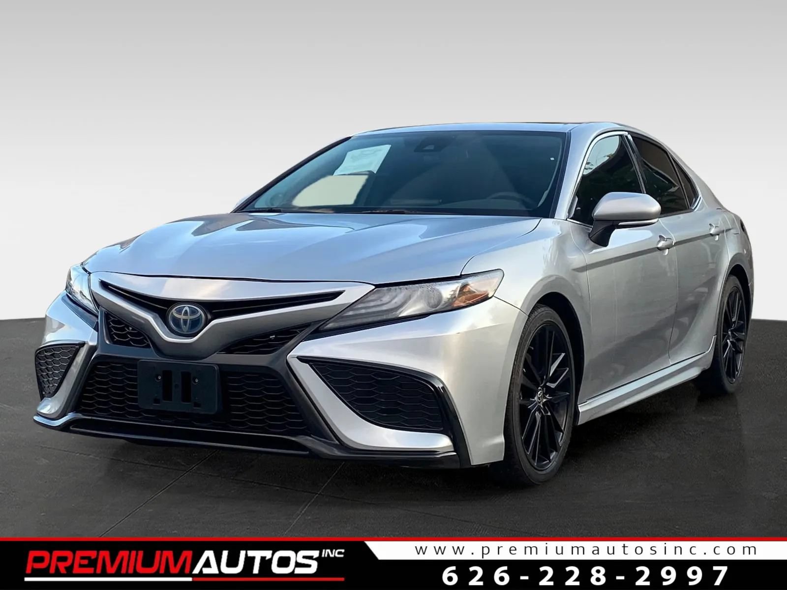 Used 2022 Toyota Camry XSE w/ Navigation Upgrade Package FWD image 1