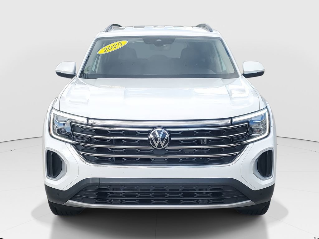 Used 2025 Volkswagen Atlas SE image 2