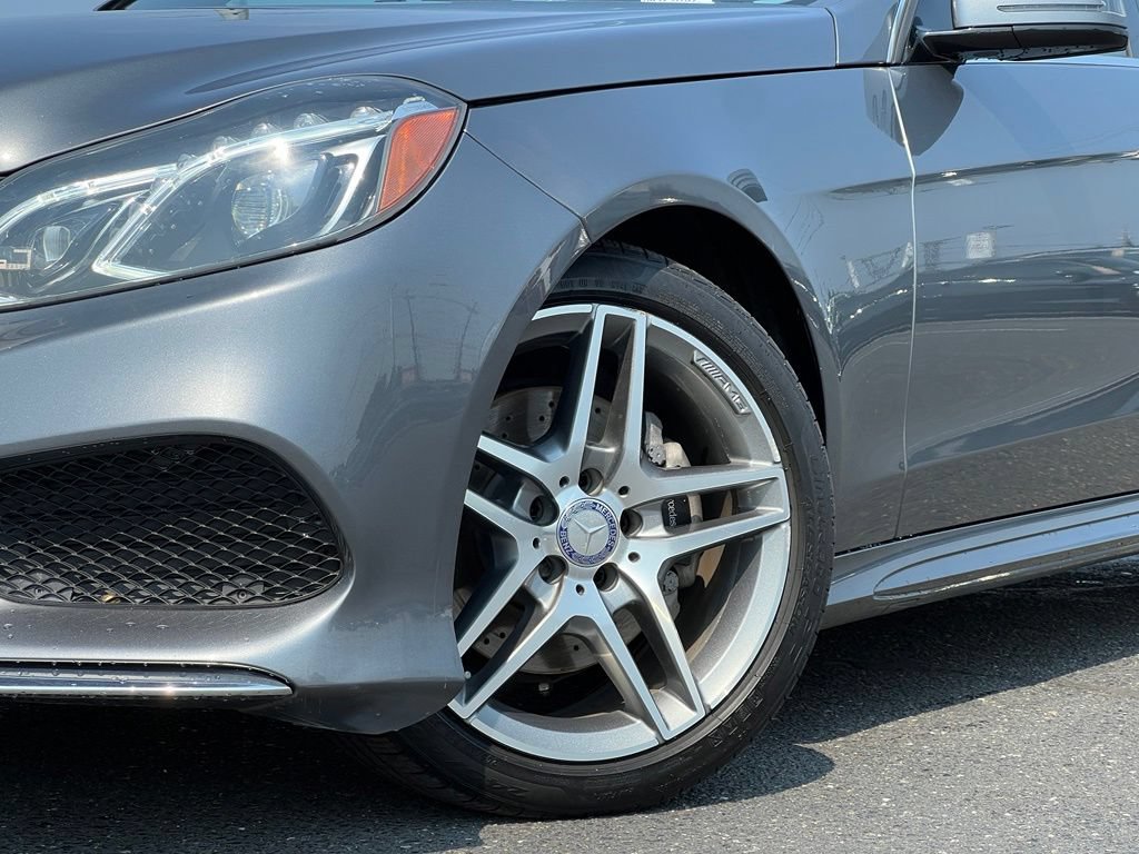 Used 2016 Mercedes-Benz E 350 4MATIC Sedan image 2