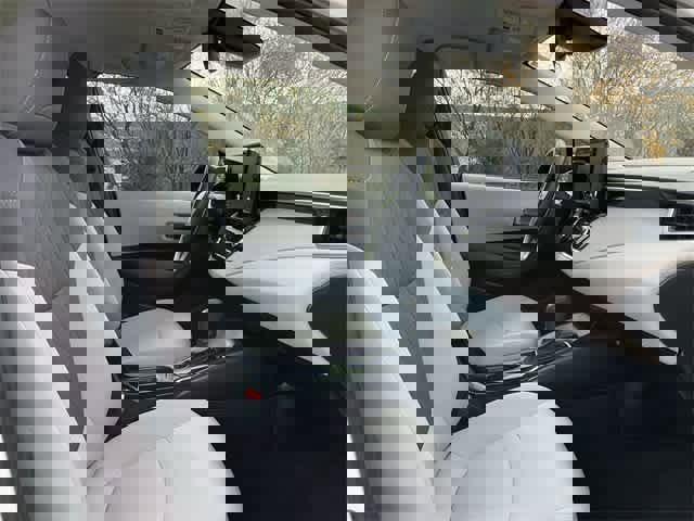 Used 2022 Toyota Corolla LE image 17