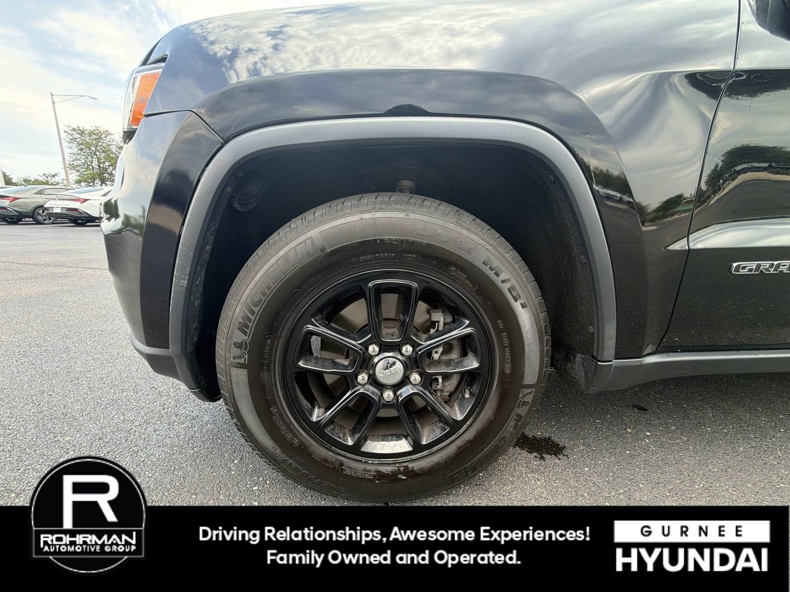 Used 2019 Jeep Grand Cherokee Laredo AWD/4WD image 11