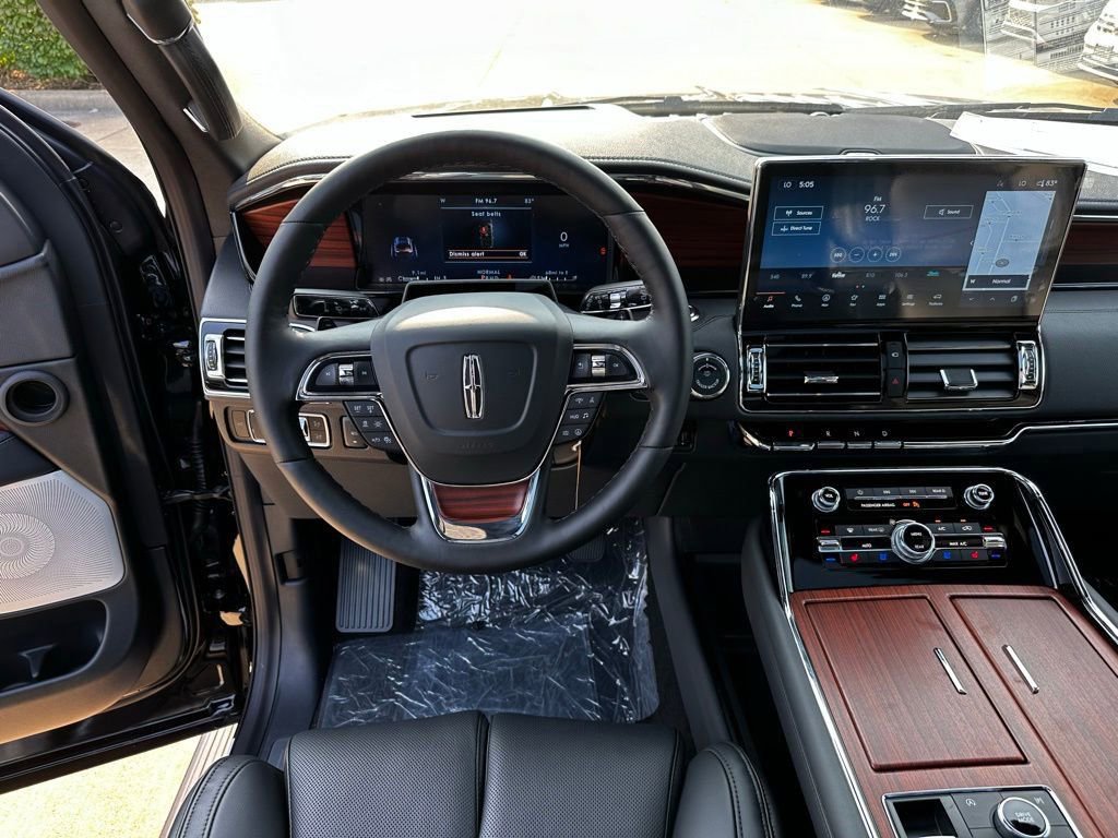 Used 2024 Lincoln Navigator Reserve image 14