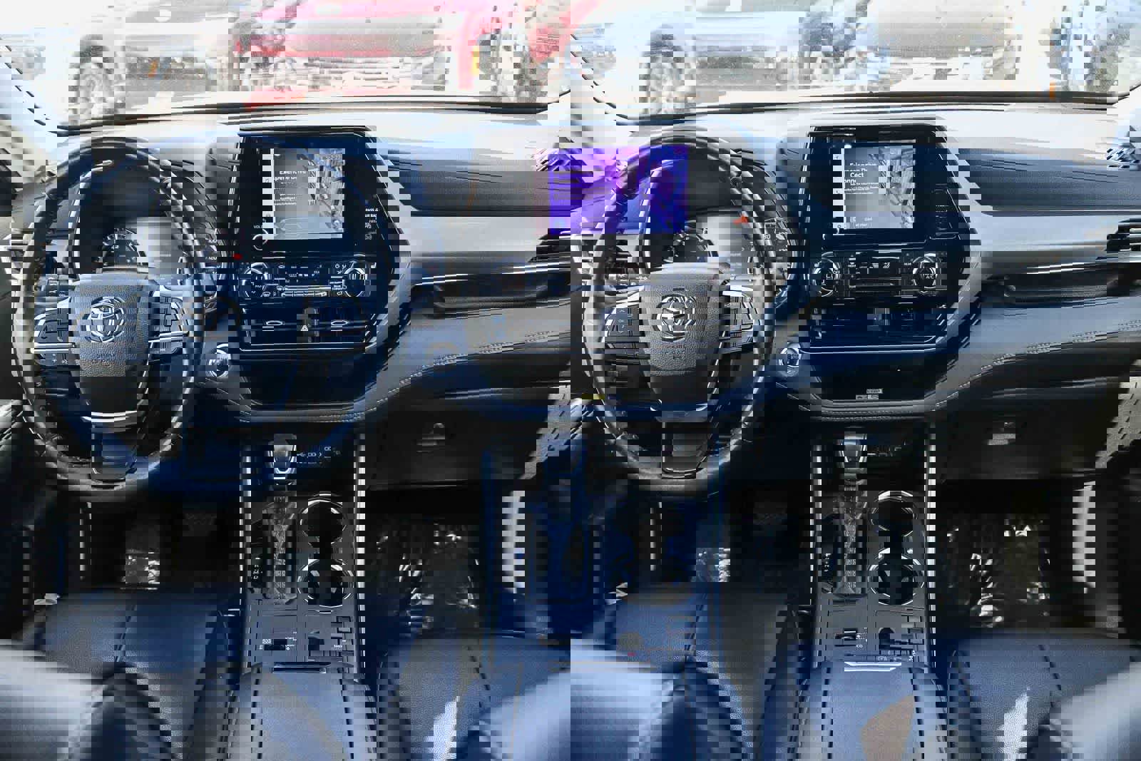 Used 2023 Toyota Highlander XLE image 12