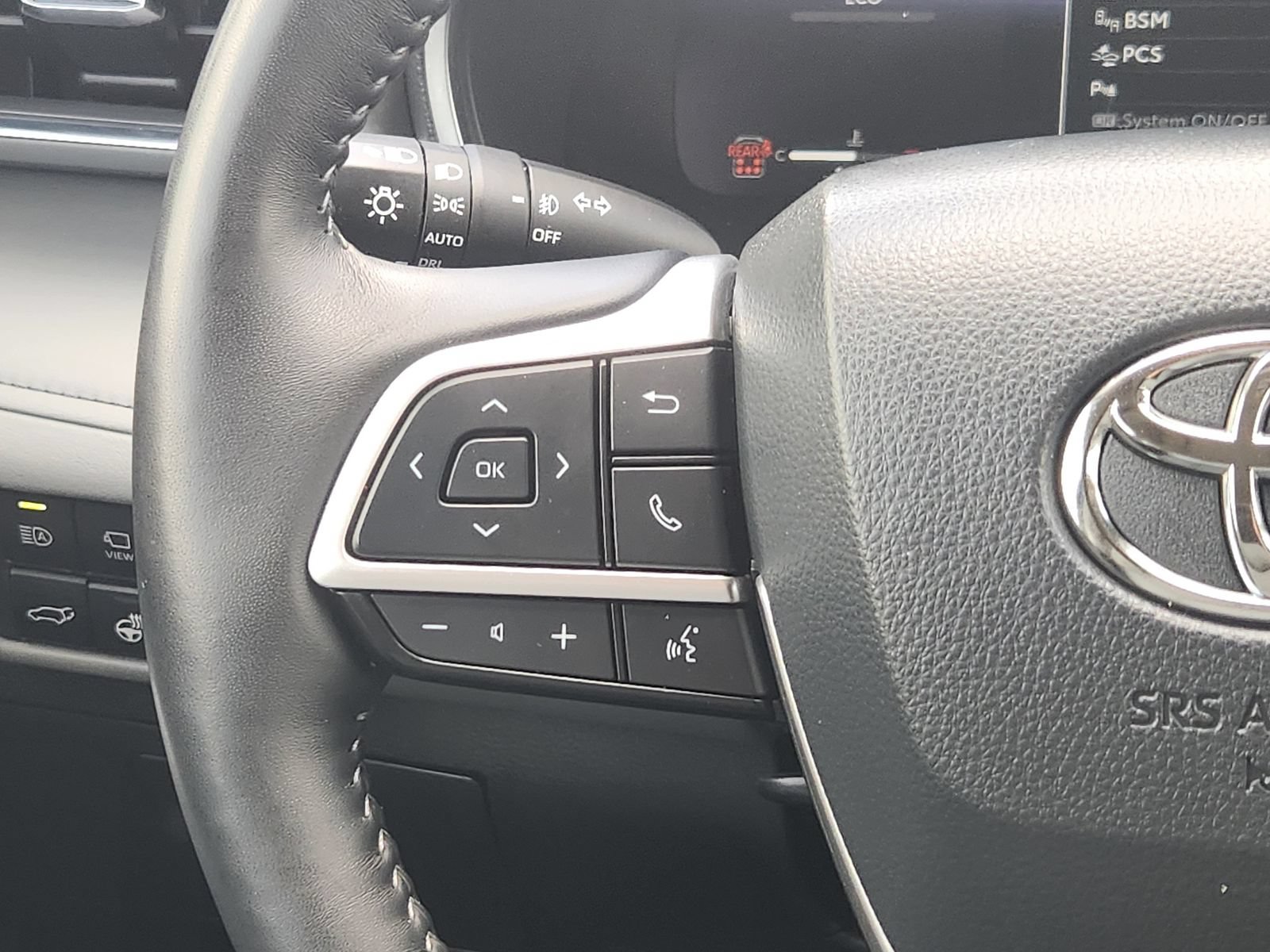 Used 2025 Toyota Highlander Platinum AWD/4WD image 31