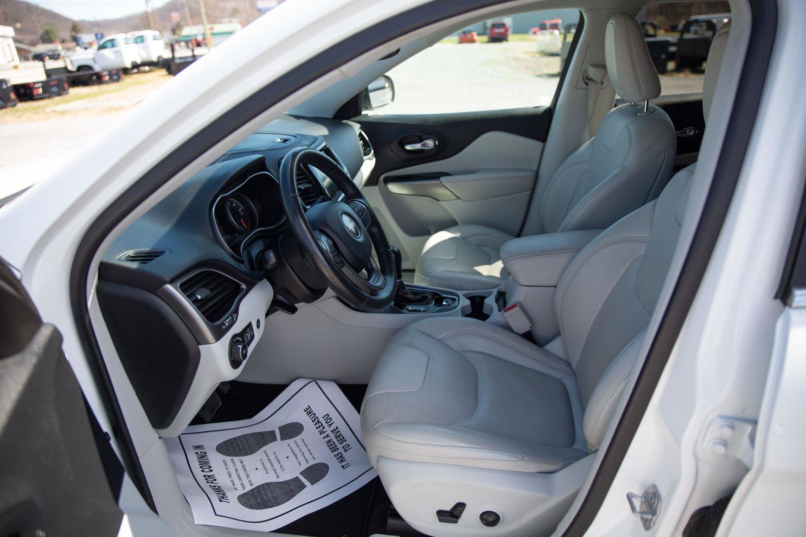 Used 2019 Jeep Cherokee Limited image 21