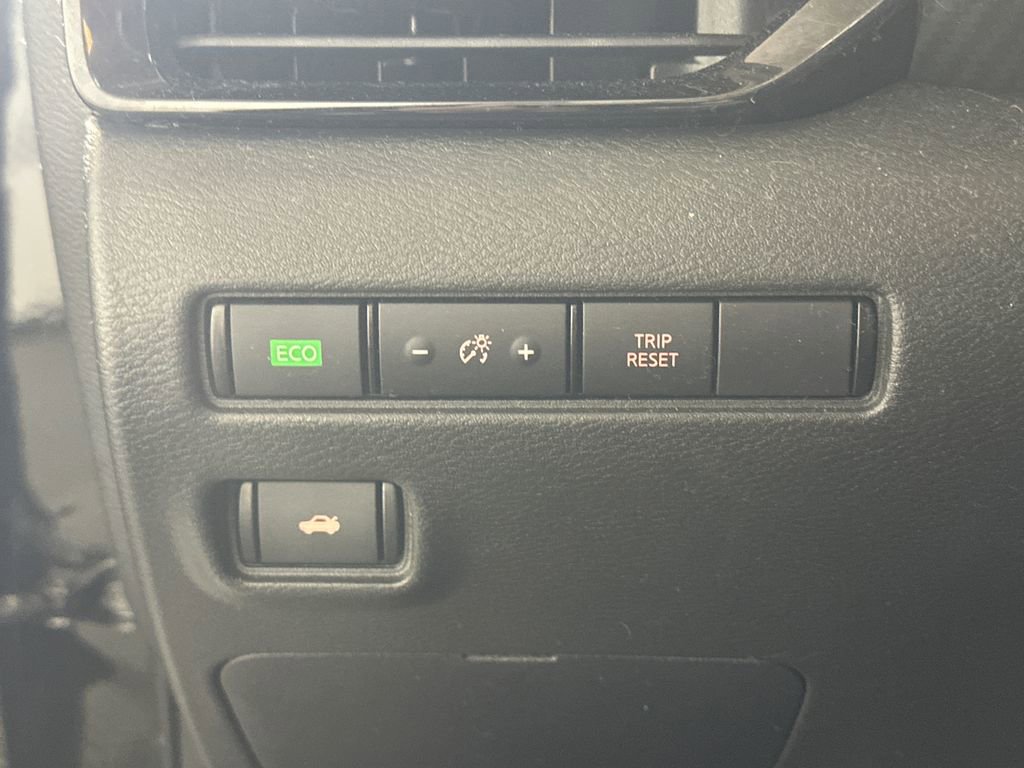 Used 2020 Nissan Sentra SV w/ SV Premium Package image 8