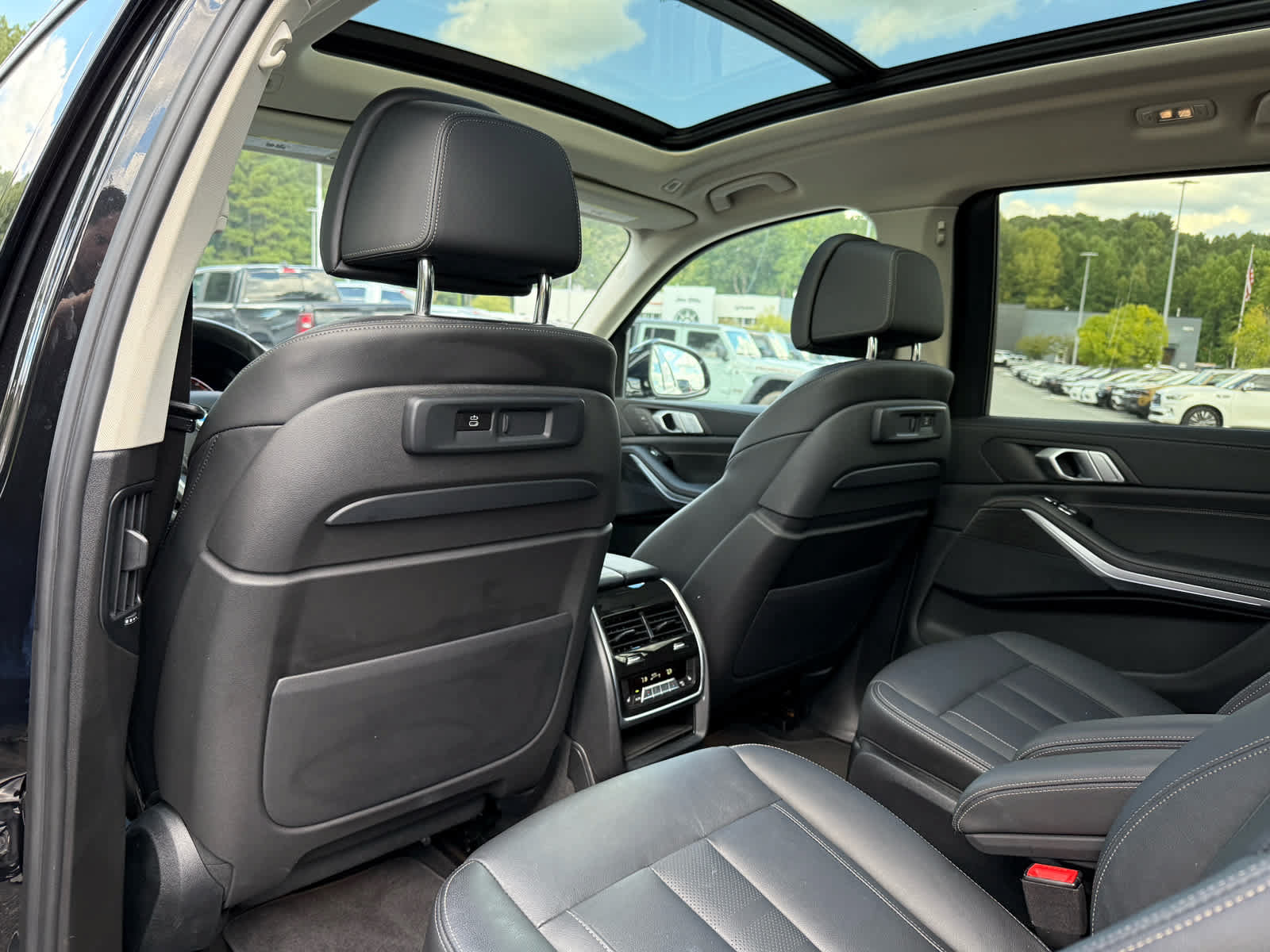 Used 2022 BMW X7 xDrive40i w/ Premium Package AWD/4WD image 26