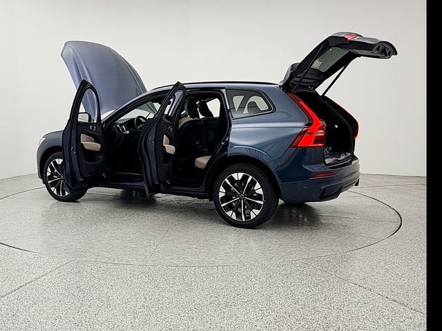 New 2026 Volvo XC60 B5 Plus w/ Climate Package PRO AWD/4WD image 12