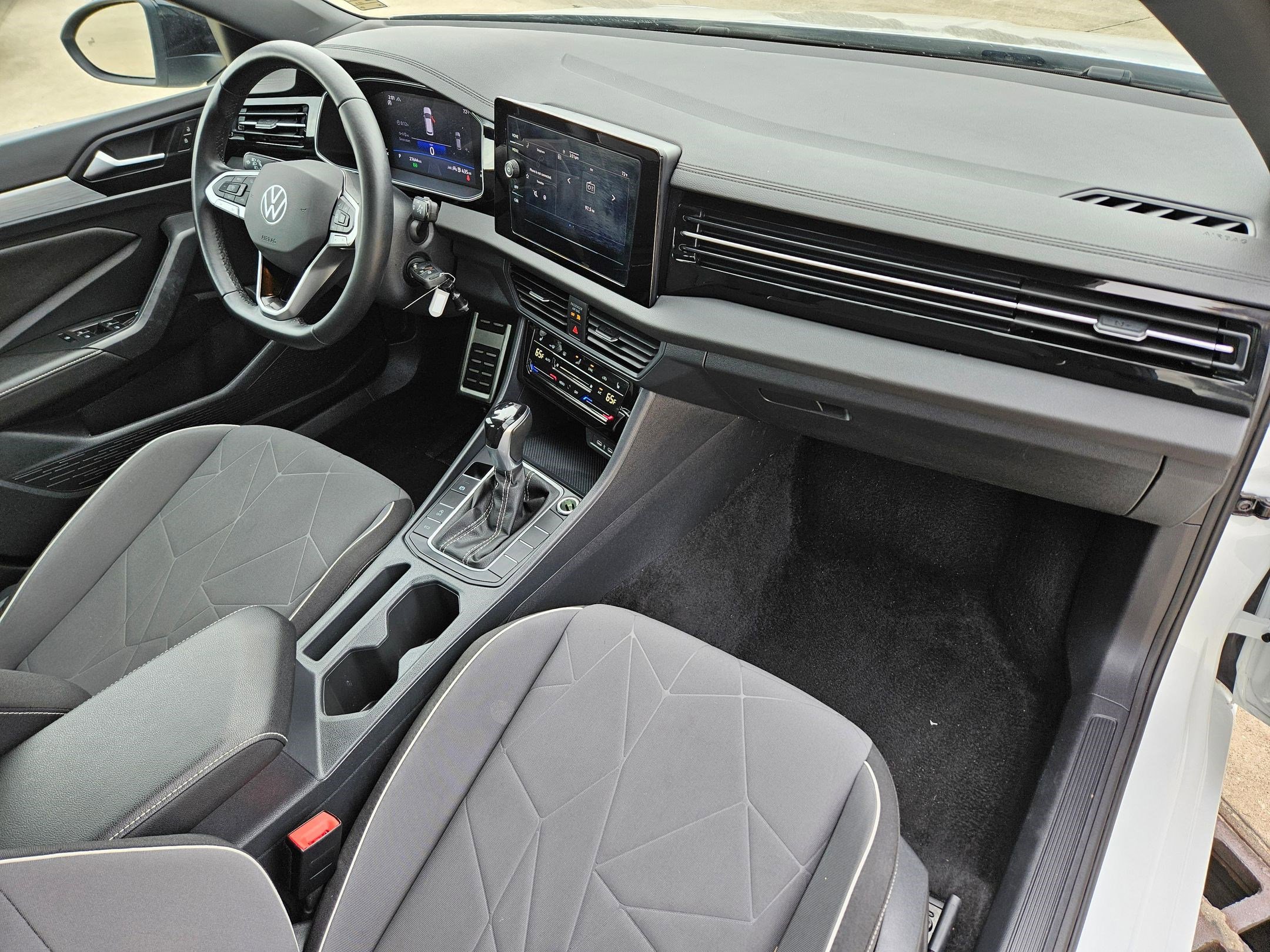 Used 2025 Volkswagen Jetta Sport image 32