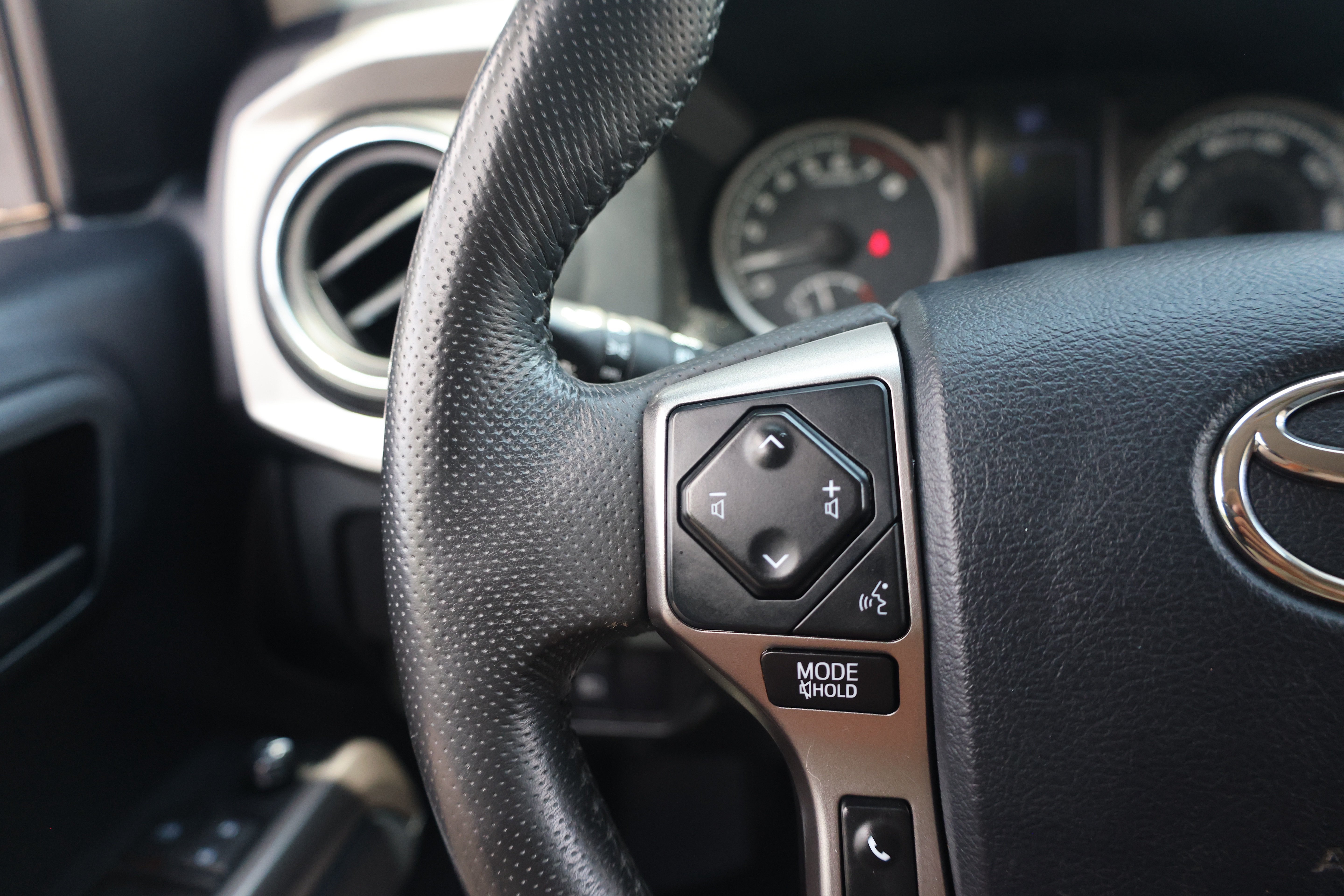 Used 2019 Toyota Tacoma SR5 RWD image 17
