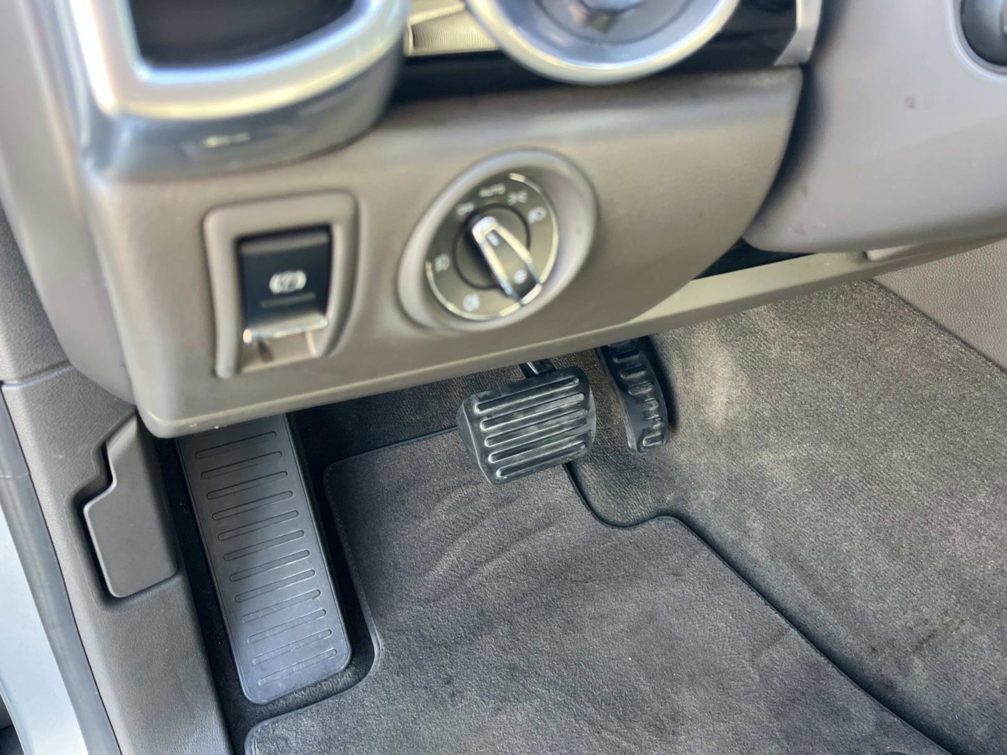 Used 2017 Porsche Cayenne Platinum Edition image 22