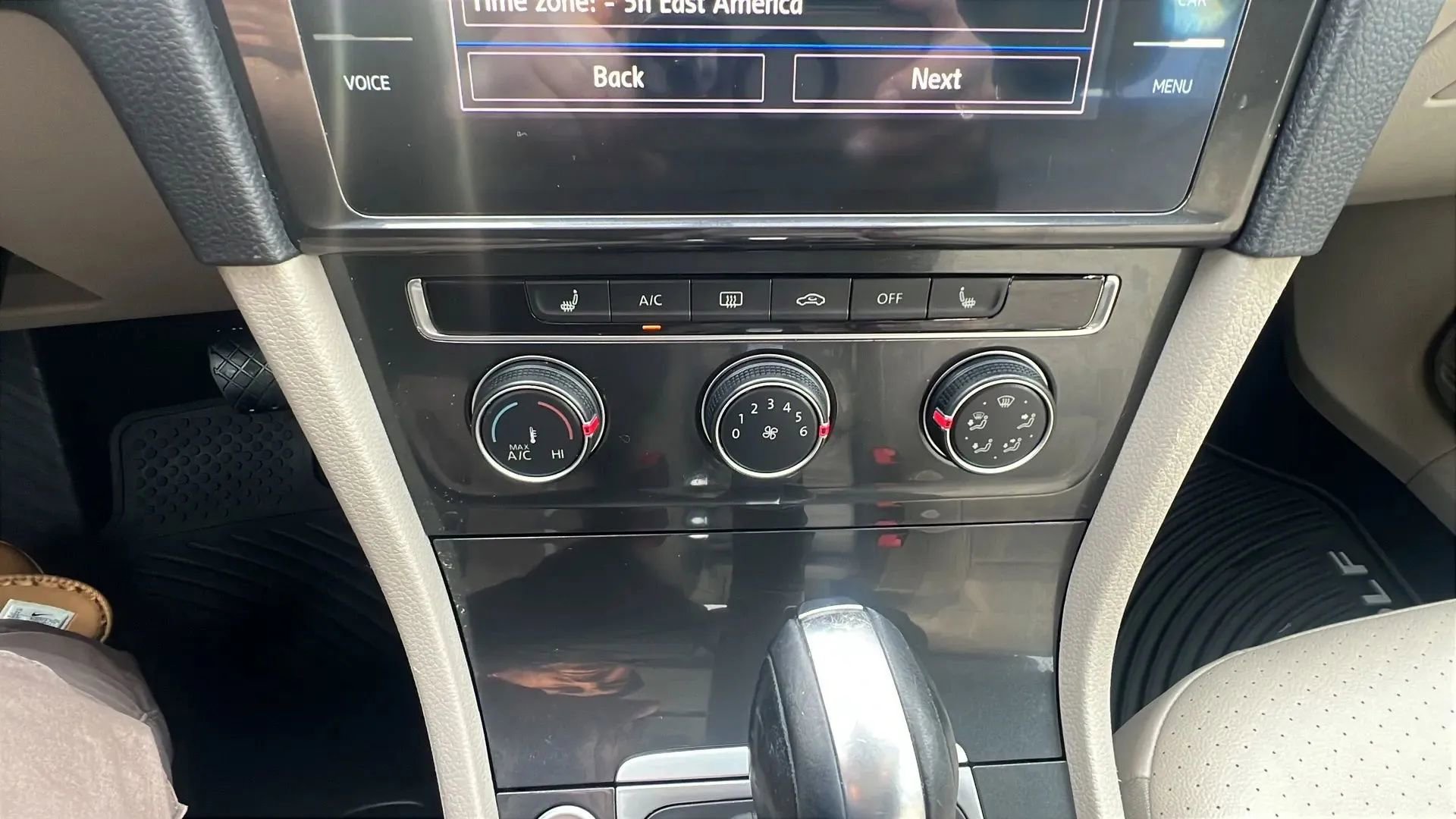 Used 2019 Volkswagen Golf SE image 19