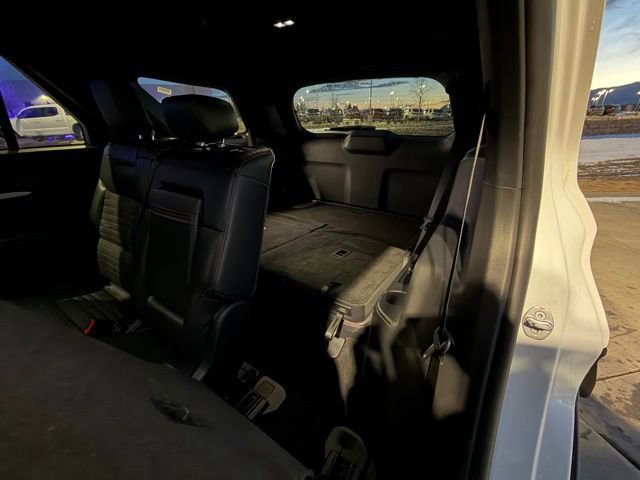 Used 2025 Ford Explorer ST-Line w/ ST-Line Street Pack image 25