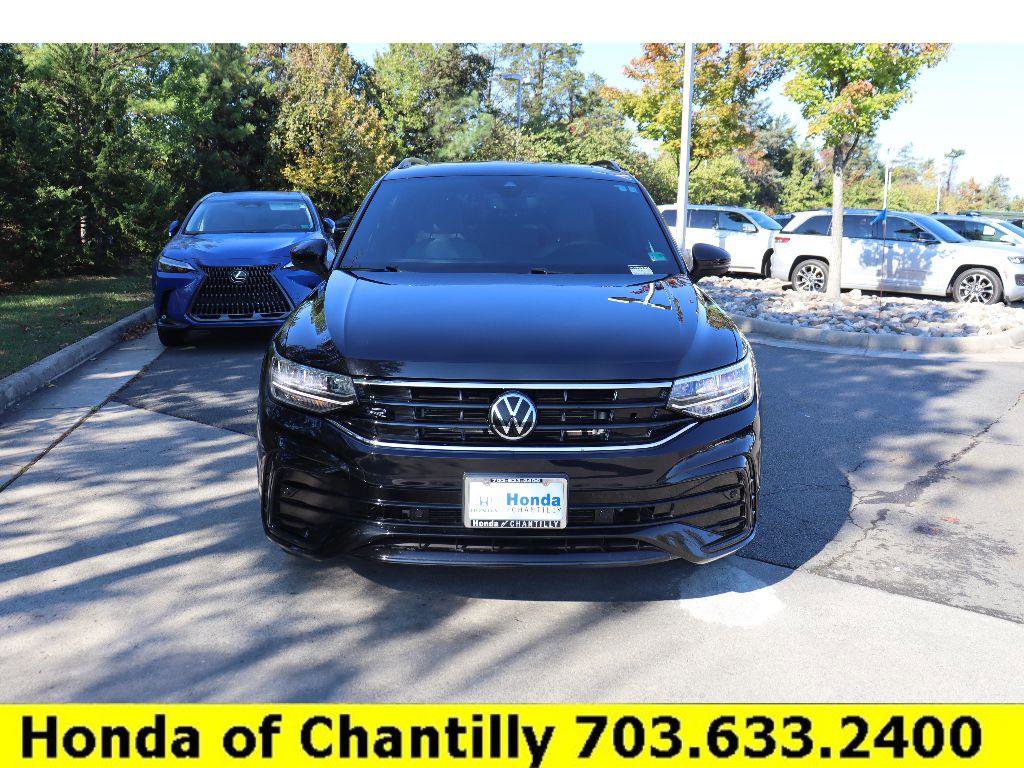 Used 2022 Volkswagen Tiguan SE R-Line image 2
