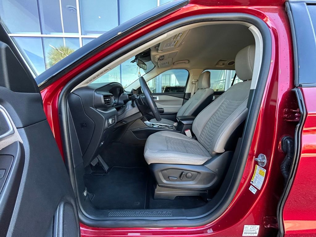 Used 2020 Ford Explorer XLT image 9