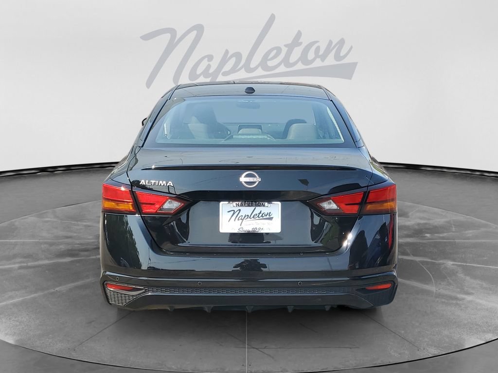 Used 2025 Nissan Altima 2.5 SV FWD image 7