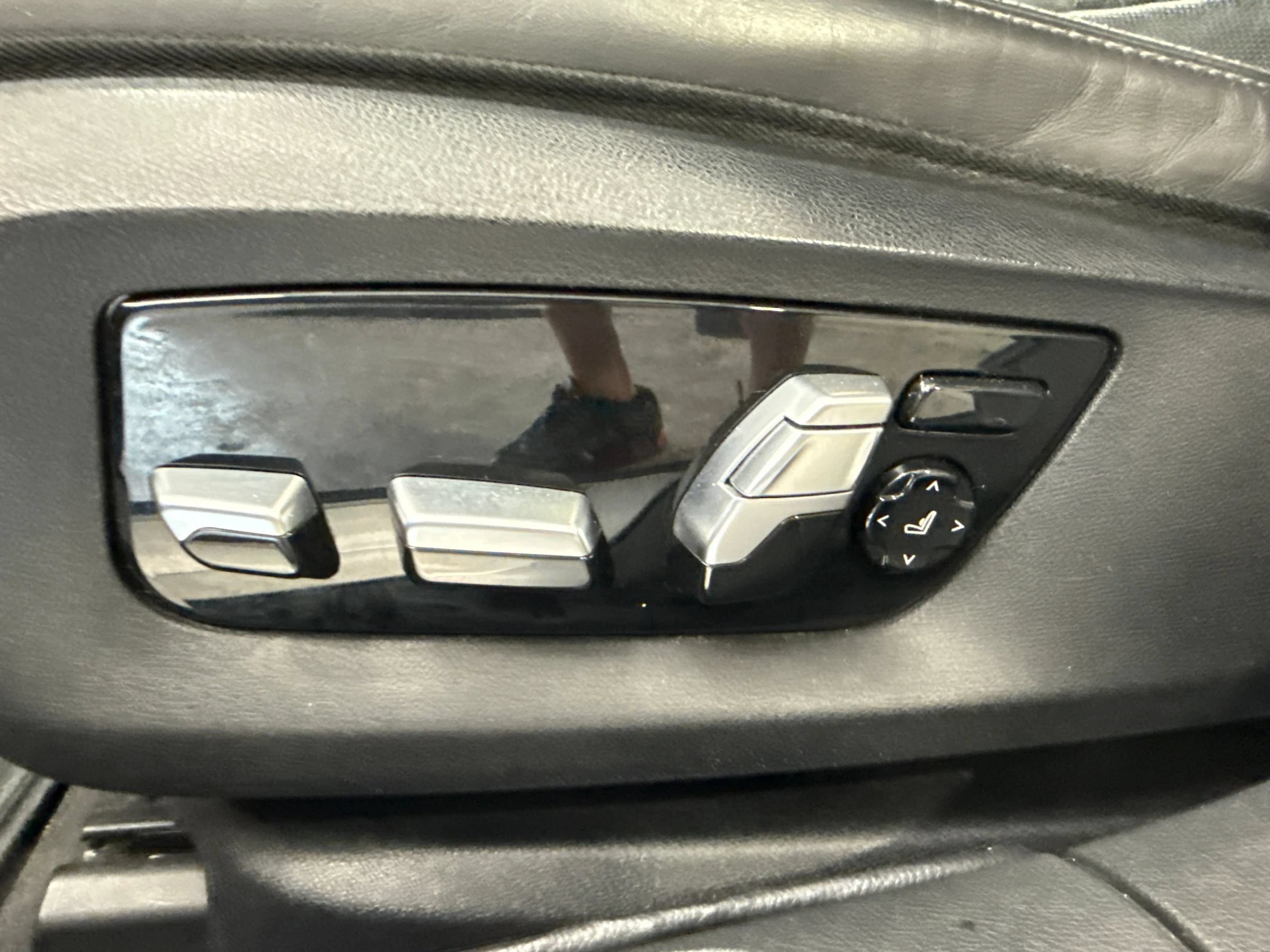 Used 2018 BMW 750i xDrive AWD/4WD image 24