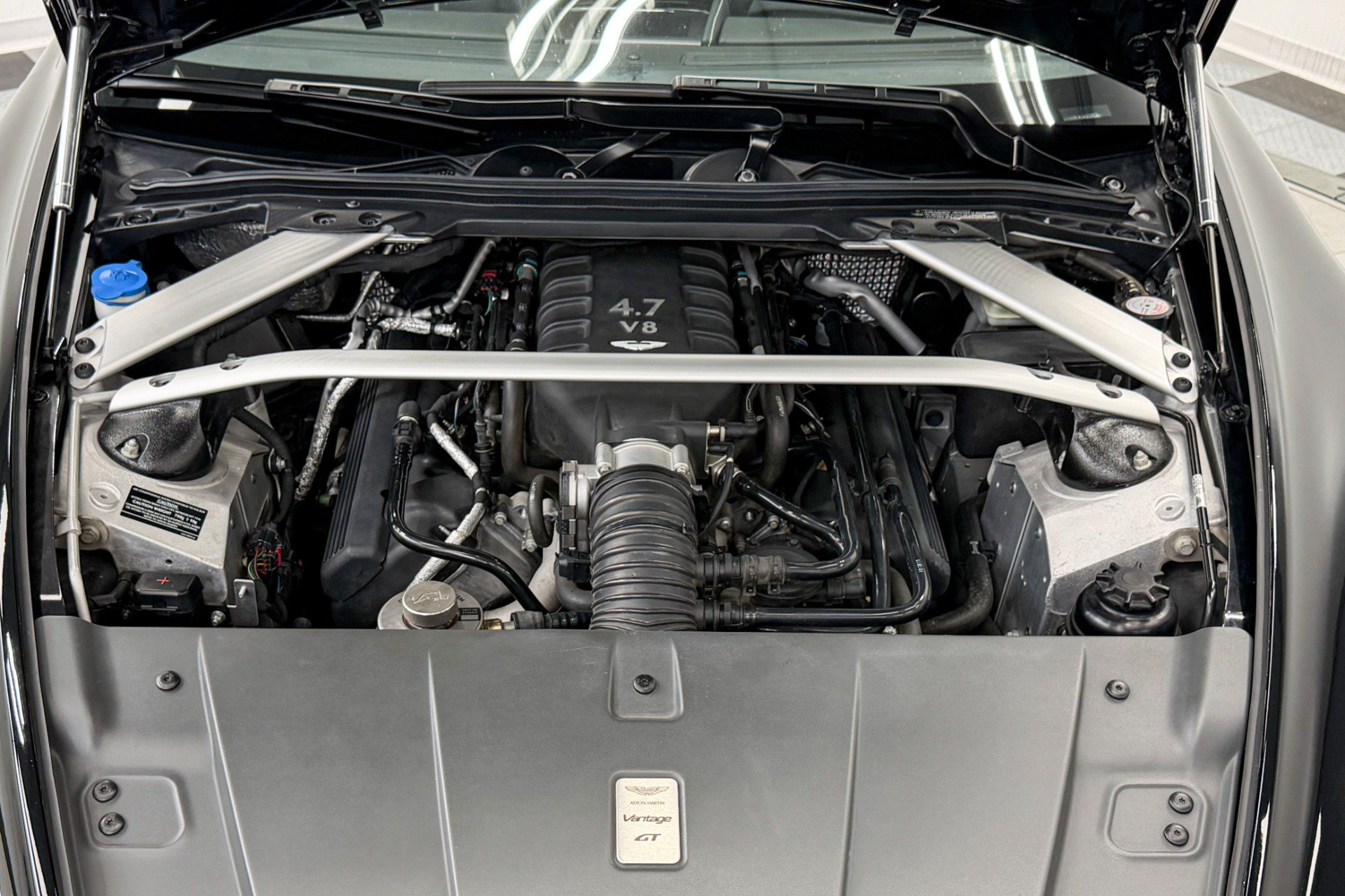 Used 2015 Aston Martin V8 Vantage GT RWD image 12