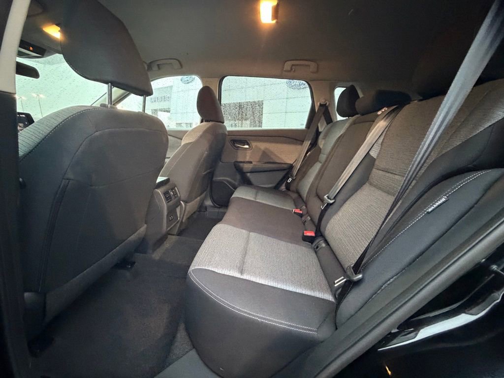 Used 2023 Nissan Rogue SV image 12