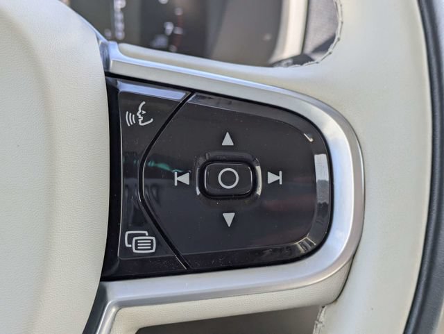Used 2022 Volvo XC90 T5 Momentum w/ Protection Package Premier FWD image 25
