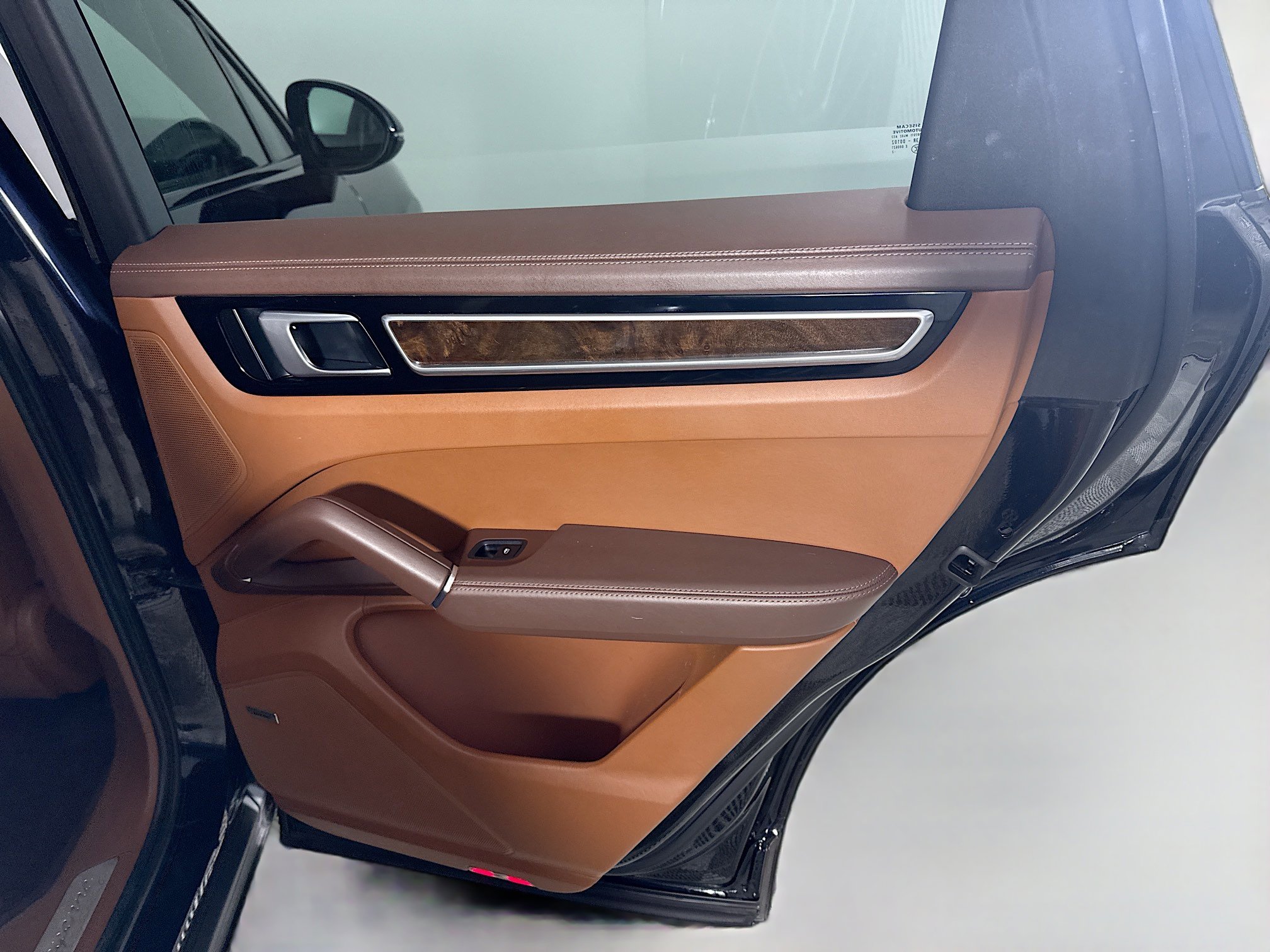 Used 2023 Porsche Cayenne image 27