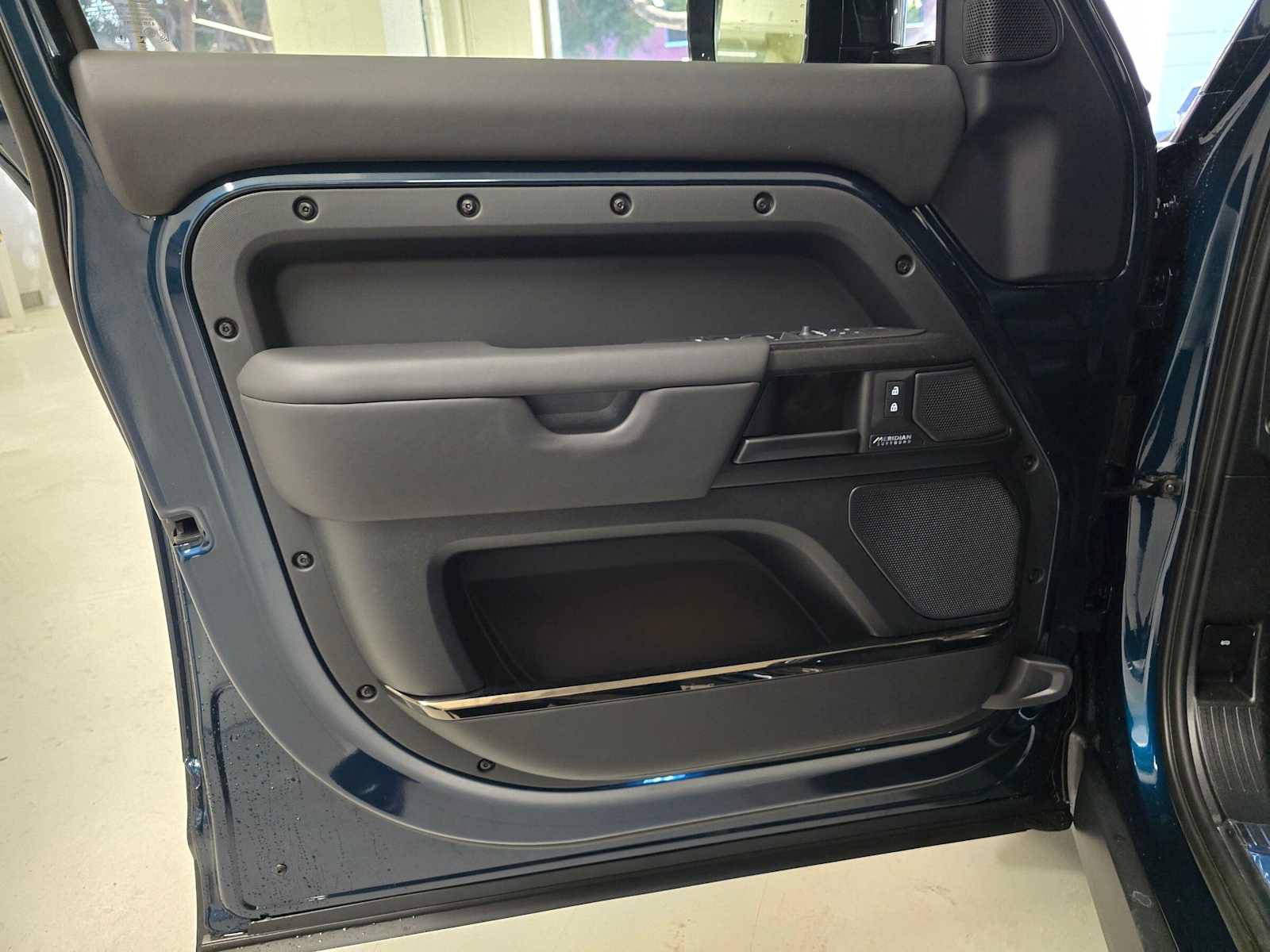 New 2026 Land Rover Defender 110 OCTA AWD/4WD image 17