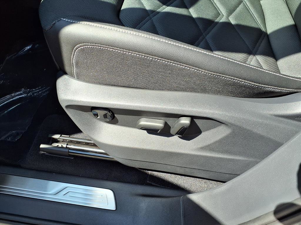 New 2026 Volkswagen Atlas SE image 15