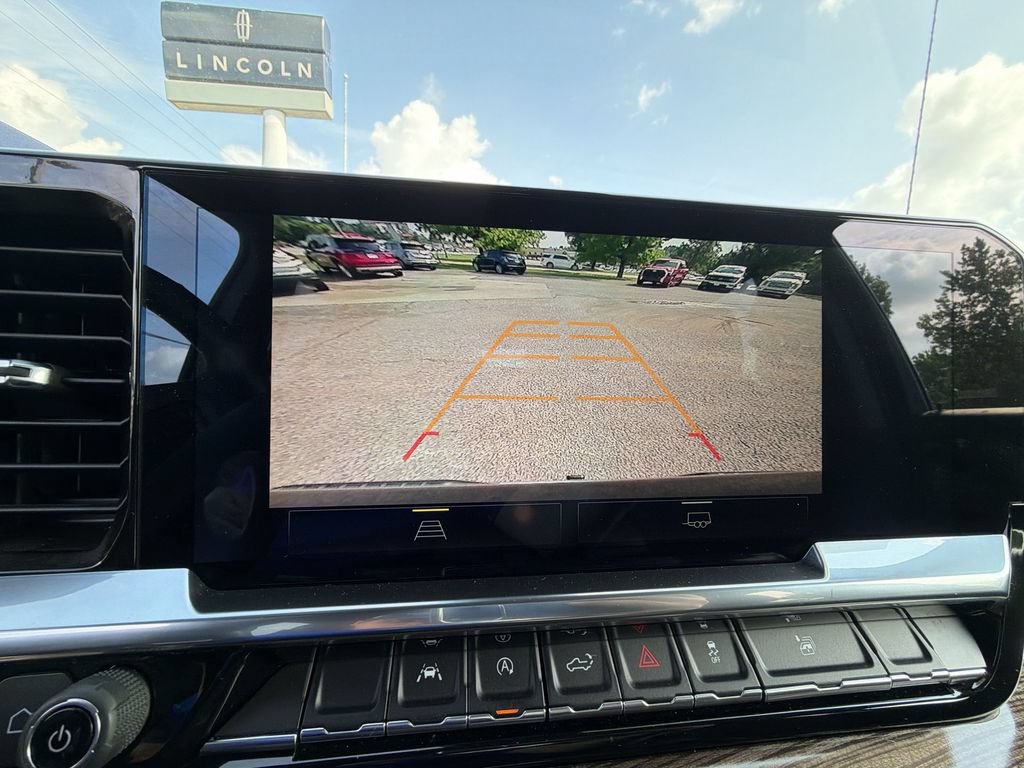 Used 2023 Chevrolet Silverado 1500 LT AWD/4WD image 17
